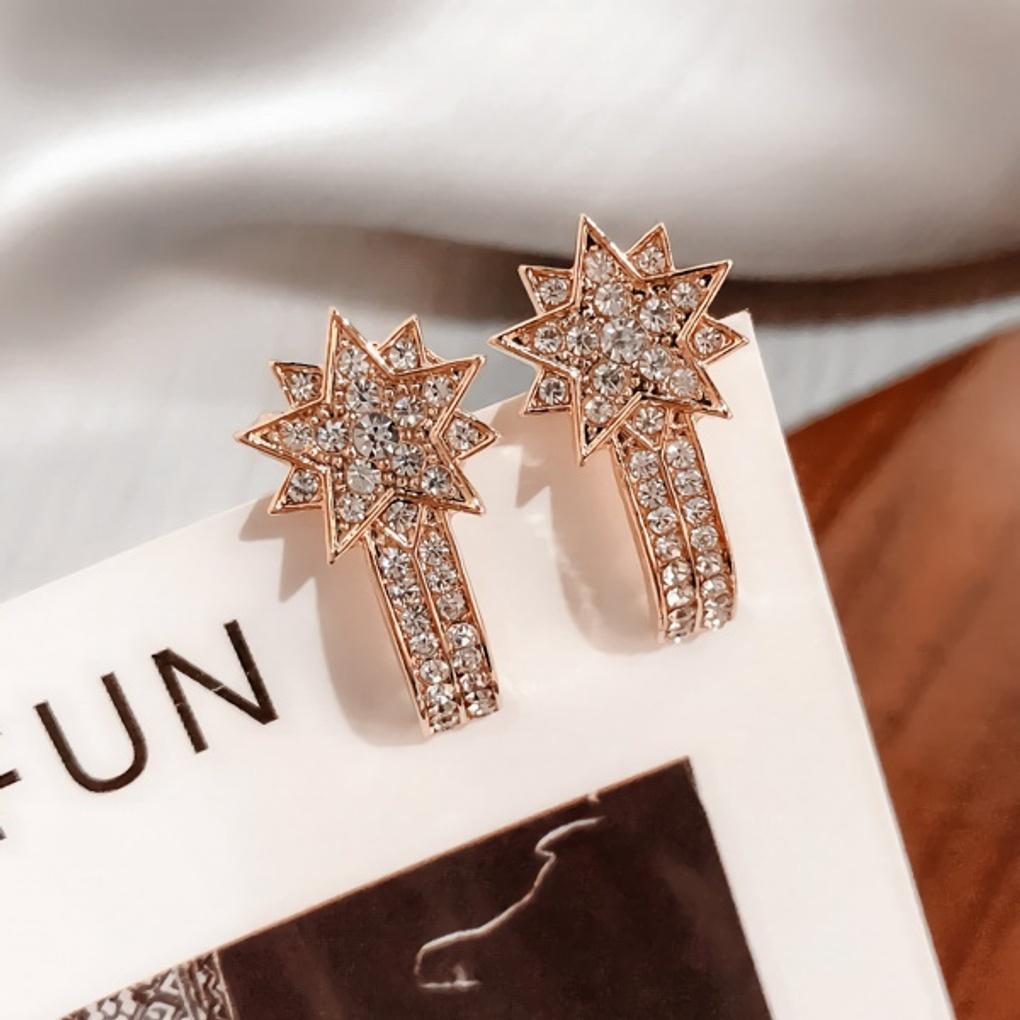 

Women s Crash Landing Curve Cubic Zirconia Earrings Silver Needle
