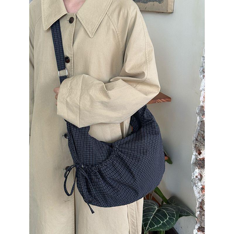 Korean ins plaid pleated cloud bag new retro large-capacity shoulder messenger bag niche versatile tote bag