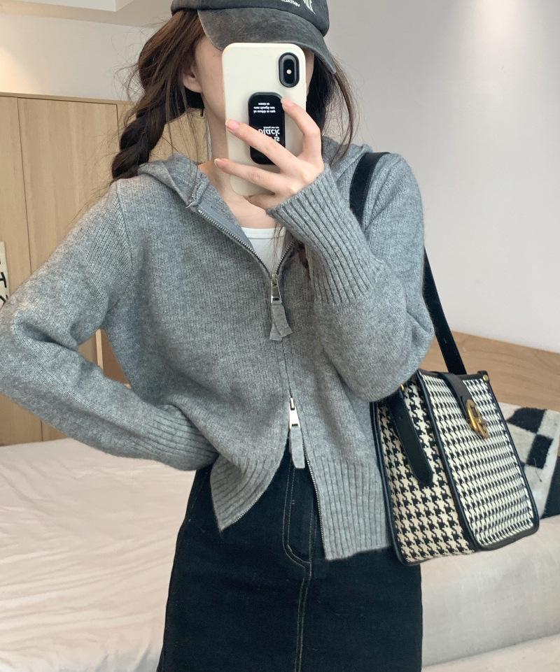 Grå strikket cardigan med hette og glidelås for kvinner – Ren og sexy stil, høstkort genser-topp