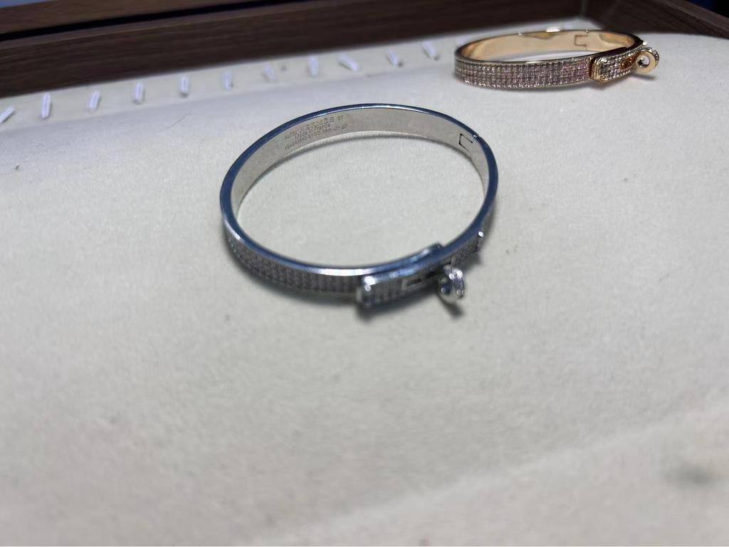 Rose Gold Pink Diamond Pig Nose Bracelet – Women's 18K CNC Full Diamond Twist Button, Couple Style.