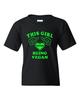 Dieses Mädchen liebt es, vegan vegetarisch zu sein Neuheit Jugend Kinder T-Shirt Tee Unisex T-Shirt