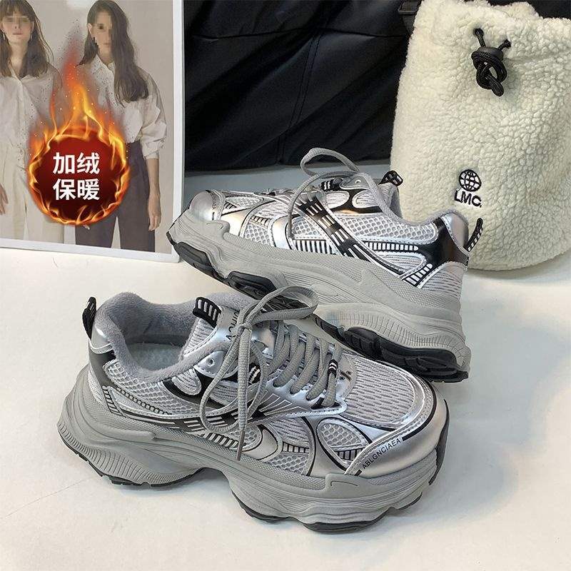 

Зимние бордовые бархатные кроссовки на платформе для женщин, новинка 2025 года, повседневная спортивная обувь на высокой подошве, теплые хлопковые туфли 38