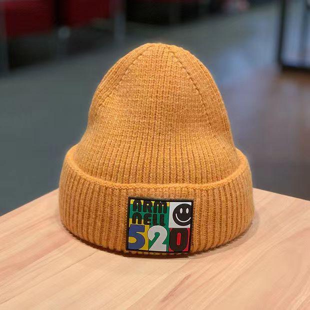 Student Wollmütze Koreanische Version Herbst und Winter Mode warm Buchstabenstickerei Strickmütze Damen süß cool Wind Winter Ohrenschutz Kältemütze