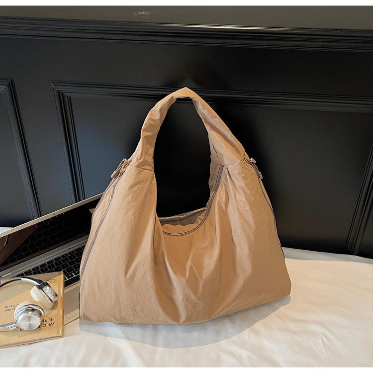 Korean Casual Relaxed Lazy Style Large Capacity Underarm Tote Bag Versatile Solid Color Fashionable Commuter Shoulder Bag