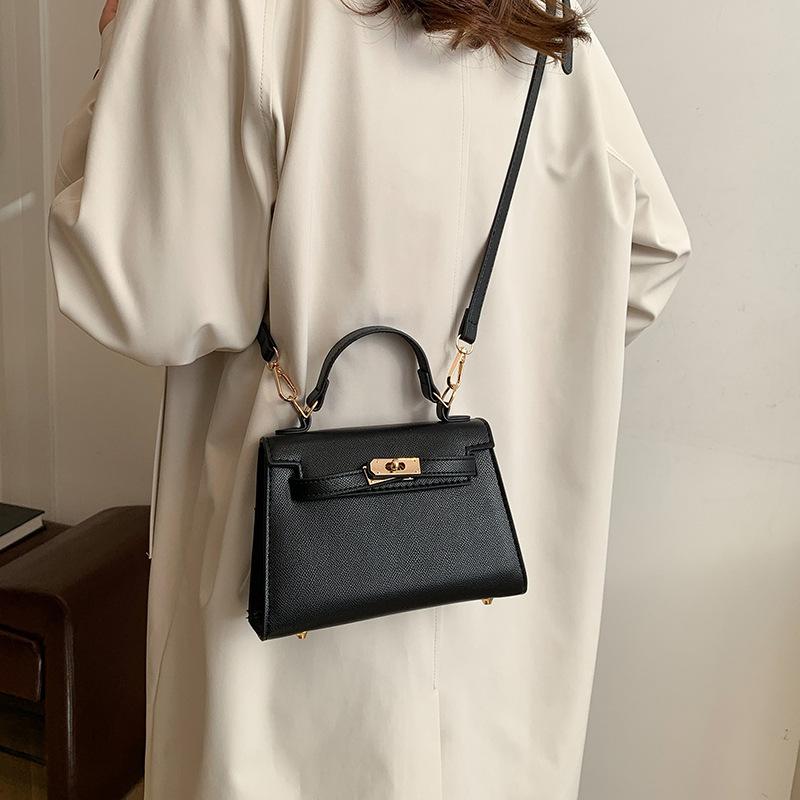 Popular Bags Women's 2025 New Women's Fashion Shoulder Bag Simple Solid Color Messenger Bag Casual Commuter Small Square Bag