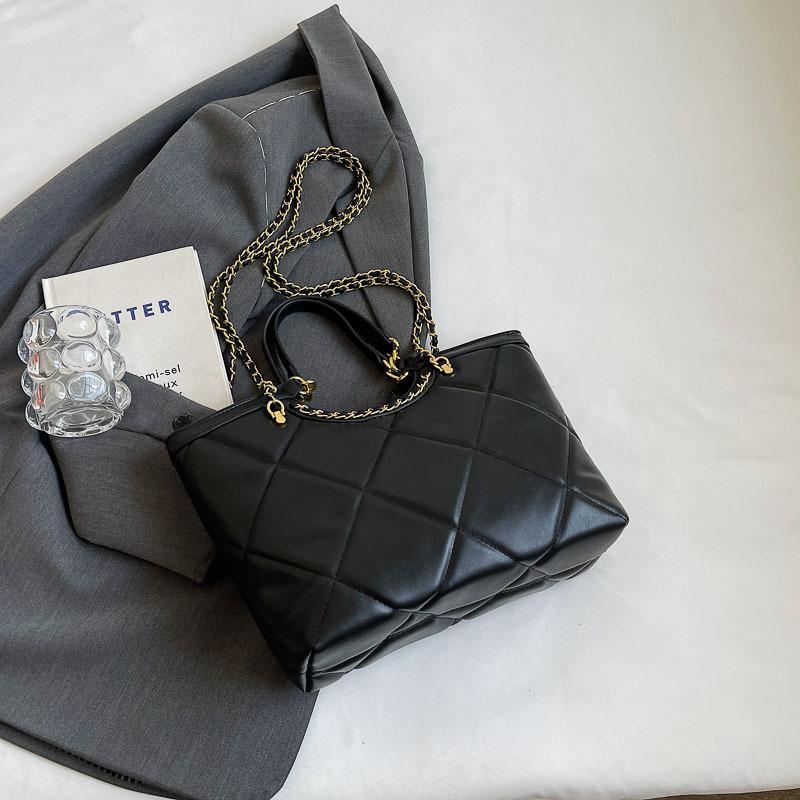 

Fashionable Large-capacity Bag Chain Handle Shoulder Bag and Stylish Tote Bag чорний