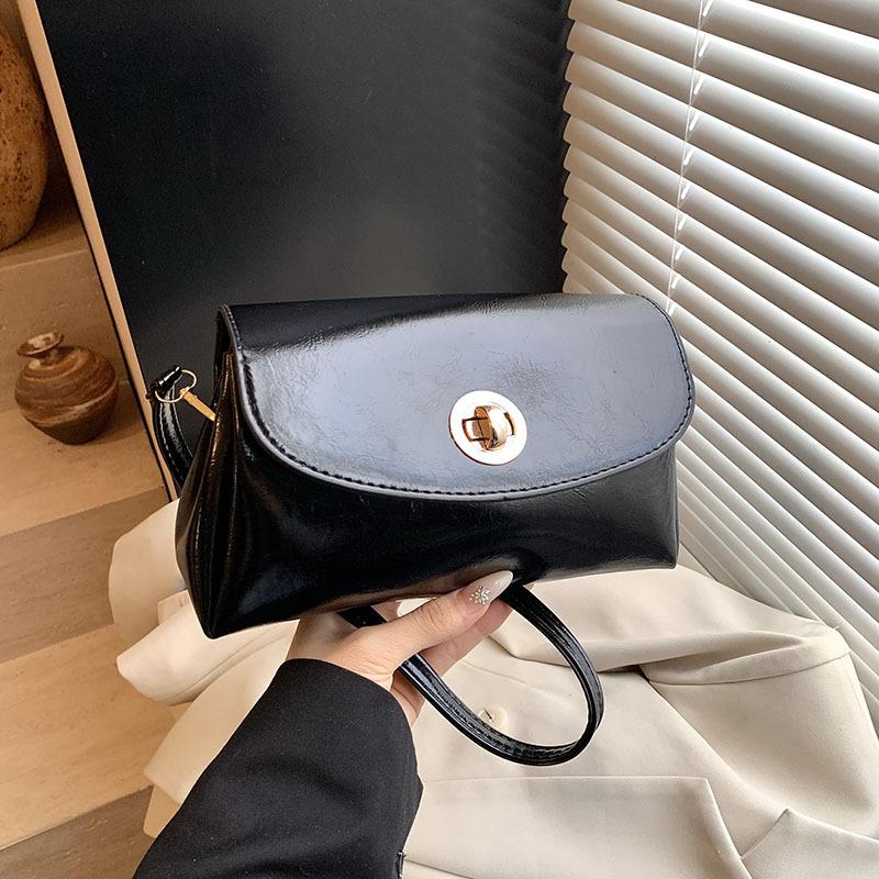 

Сумка-подмышка в стиле ретро для женщин 2025 года, новая модная корейская маленькая квадратная сумка, многофункциональная сумка-мессенджер через плечо чёрный