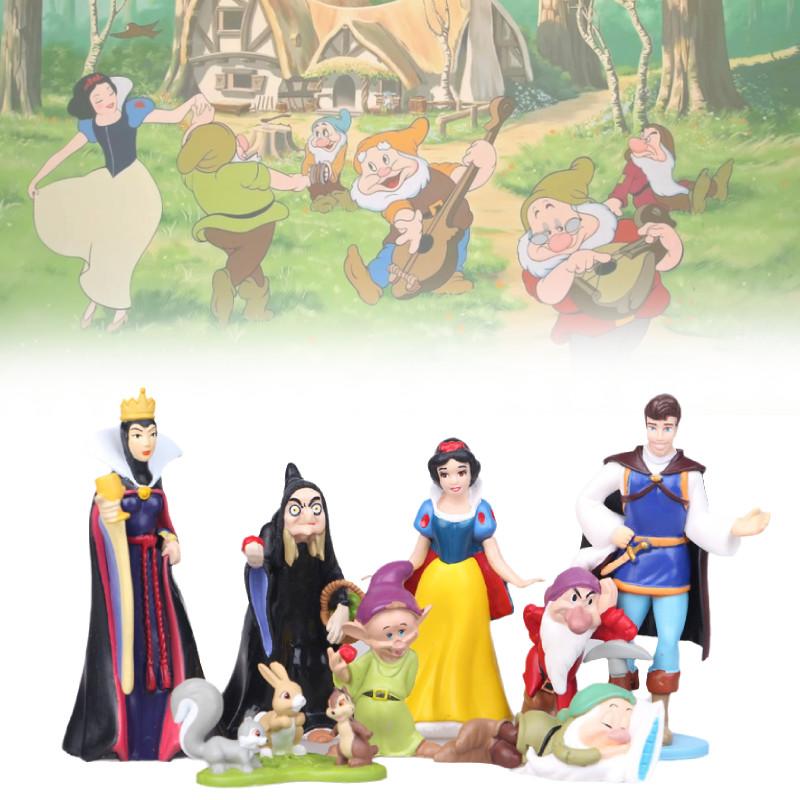 Uroczy Zestaw Figurek Królewny Śnieżki i Siedmiu Krasnoludków Idealny do Dekoracji Tortu