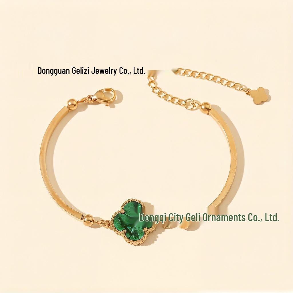 Gold Four-Leaf Clover Bracelet: Elegant, Colorfast & Stylish