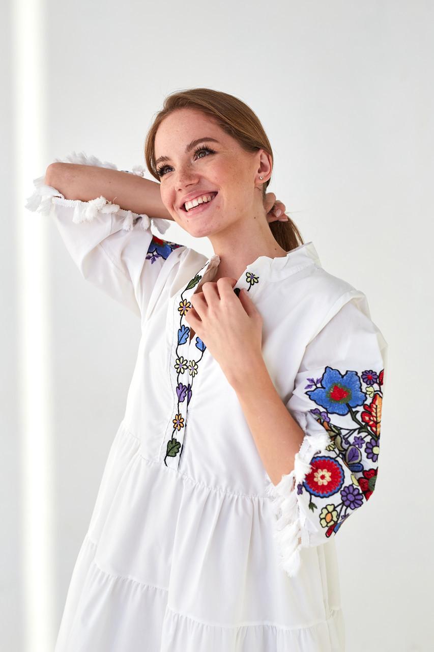 

Сукня жіноча з квітковою вишивкою в українському стилі. M білий