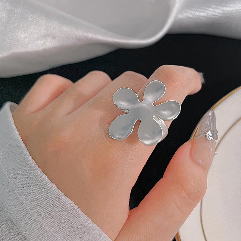 Sterling Silver Floral Ring for Women - High-End Open Joint Design for Autumn/Winter