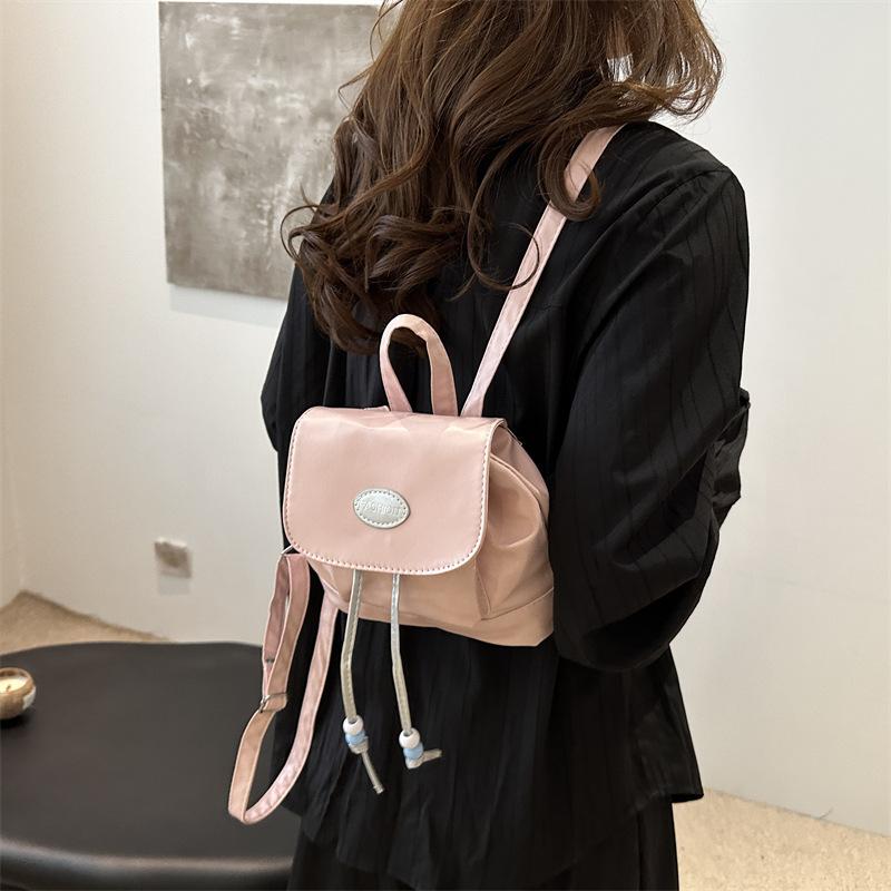 2025 new retro fashion solid color backpack women's bag winter leisure tide simple travel small backpack tide