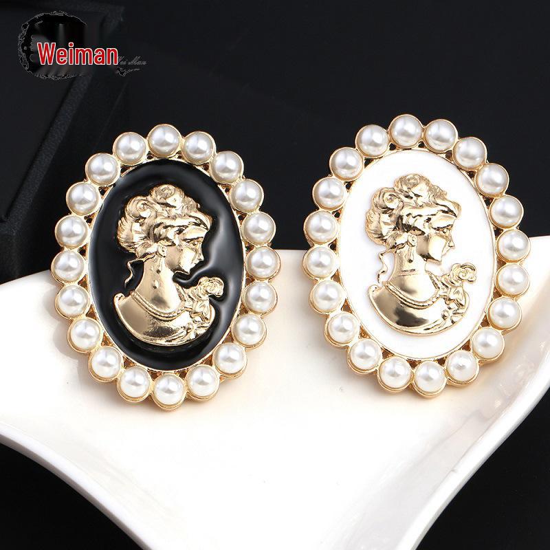 Retro European & American Pearl Brooch: Exaggerated Women's Portrait Pin for Sweaters & Coats