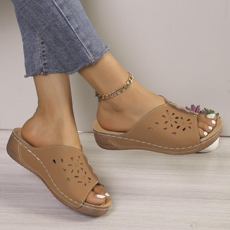 Large Size Thick-soled Slippers for Women, Light Outer Wear Beach Slippers for Women