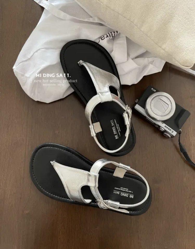 French flat-soled toe sandals women's shoes 2025 new summer Korean version niche design soft-soled beach Roman shoes