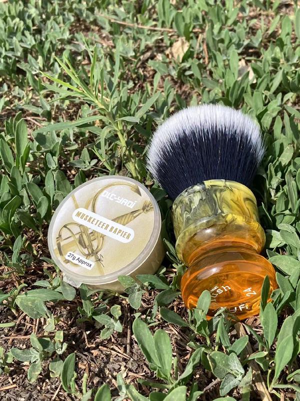 Yaqi 24MM Men Wet Shave Brushes Sagrada Familia Black/White Tuxedo Synthetic Fibre Resin Handle Shaving Foam Brush