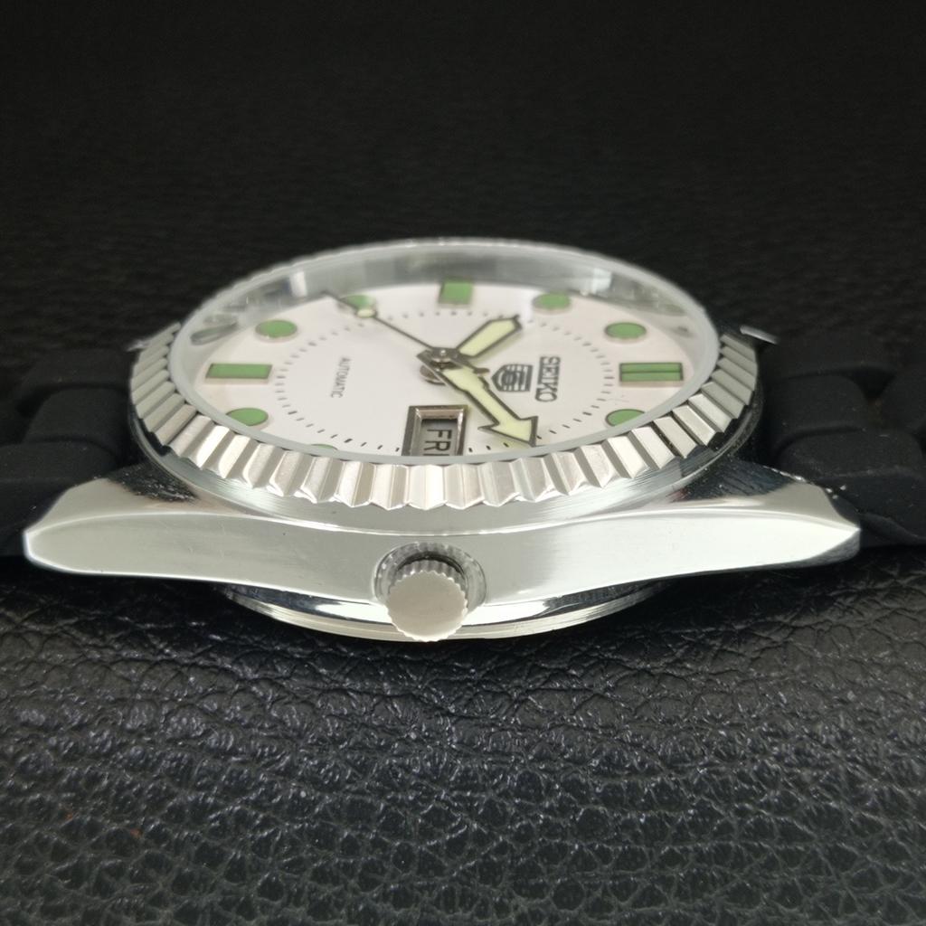 VINTAGE SEIKO 5 AUTOMATIC REFURBISHED JAPAN MENS WHITE DIAL WATCH a444289-1