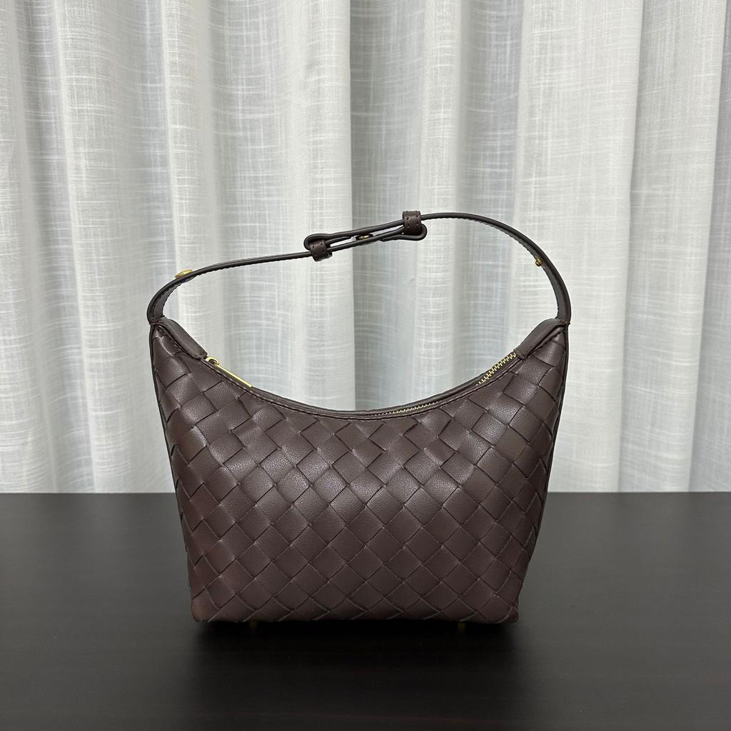 2024 Spring and Summer New Fashionable Versatile Hand-woven Handbag Shoulder Armpit Bag Internet Celebrity Dumpling Bag of the Same Style