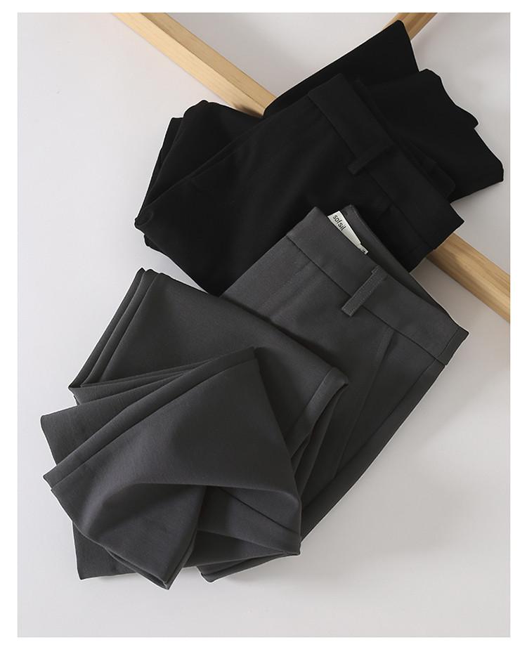 Minimally designed commuting casual shorts for women