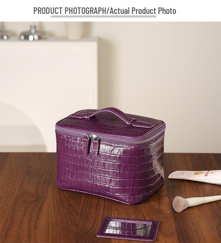 Crocodile Pattern Cowhide Makeup & Toiletry Bag: Portable, High-Capacity, Travel-Ready.