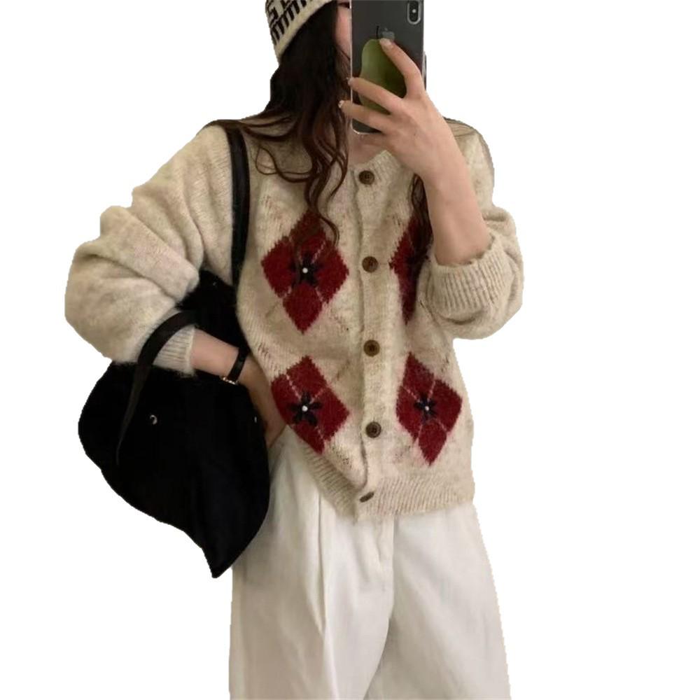 Women's Korean Argyle Knit Cardigan: Retro Round Neck Sweater for Autumn/Winter