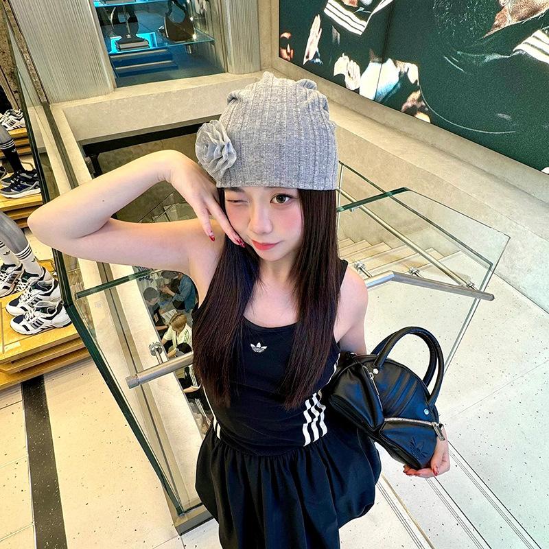 Urocze Kwiaty Róż Niszowa Retro Czapka Dzianinowa Ułożona z Czapką Cienka Koreański Styl Mała Torebka Czapka na Zimno w Głowę