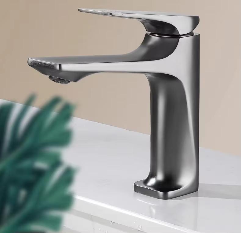 Factory  Modern Luxury Bathroom Basin Faucet Zinc Alloy Ceramic Basin Mixer Hot and Cold Mixing Faucet
