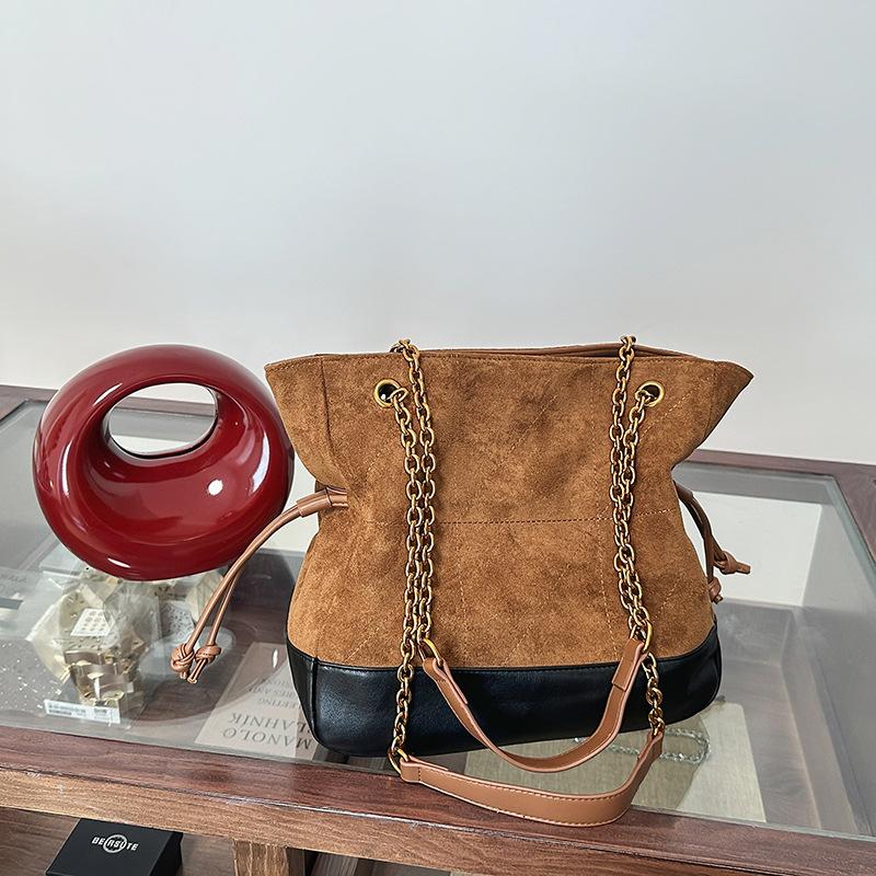 

New retro bucket bag, diamond chain, large-capacity commuting, fashionable and simple single shoulder messenger women s bag