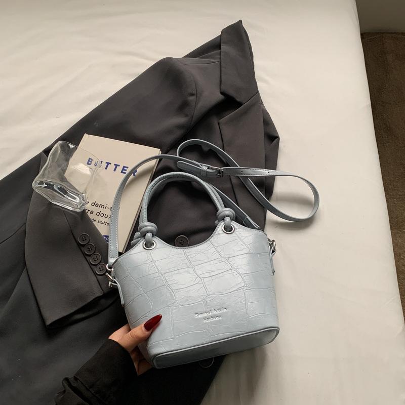 

Премиальная маленькая женская сумка 2025 новый летний универсальный мессенджер повседневная портативная сумка-ведро