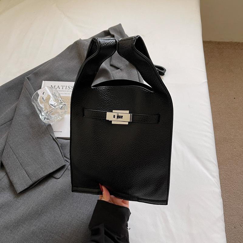 

Small fresh fashion bag women s summer new trend simple small square bag high-end shoulder bag чорний