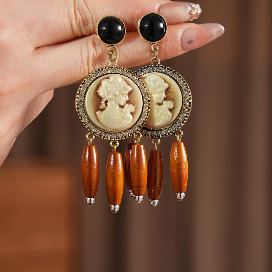 Vintage Exquiste Baroque Portrait Pendant Earrings for Women Palace Rhinestones Heart Flower Dangle Earring Accessories K1