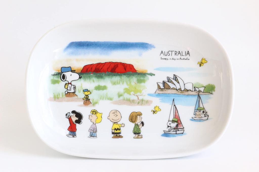 Shimizu Togyo Oval Australia Snoopy World Travel Set of 2 Designs Plates, & Canada, Series,