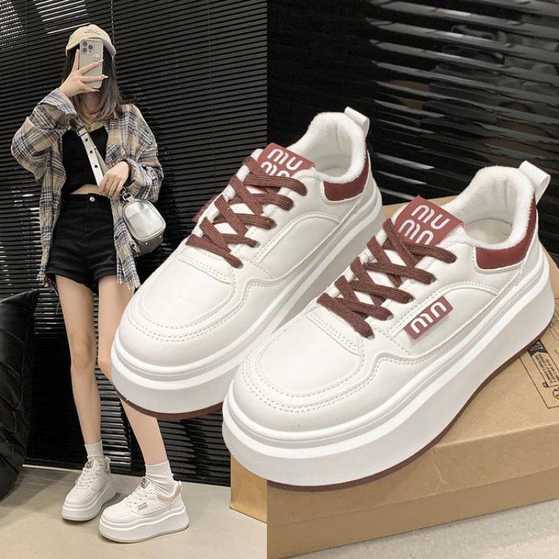 Little white shoes women's 2025 spring and autumn models round head thick sole wide foot bread shoes sports and leisure student board shoes sports s