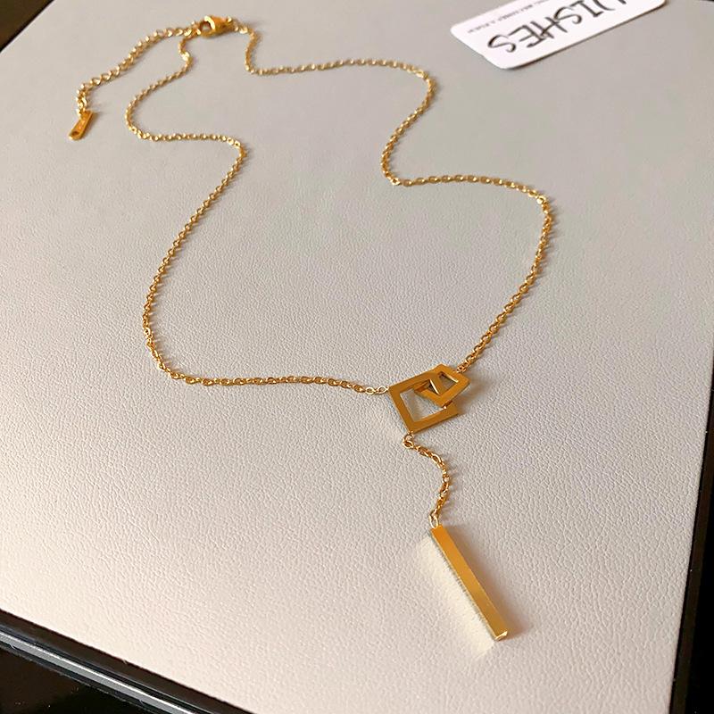 Butterfly Irregular Pearl Necklace Medieval Vintage Temperament Collarbone Chain Versatile High-end Jewelry