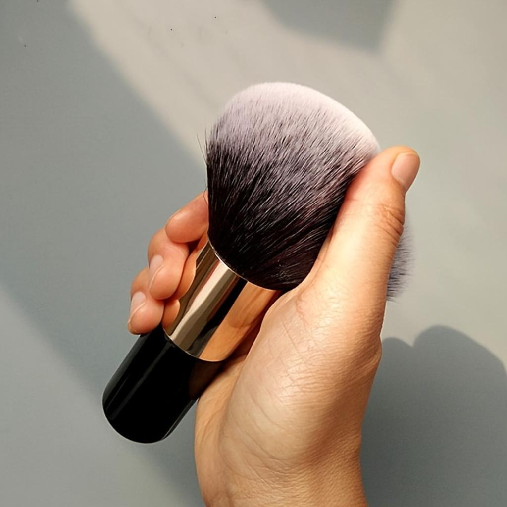 1pc Large Size Makeup Brush - Soft, Fluffy, and Gentle Foundation Powder Face Blush Brush for Normal Skin - Ideal for Daily Makeup and Party Use