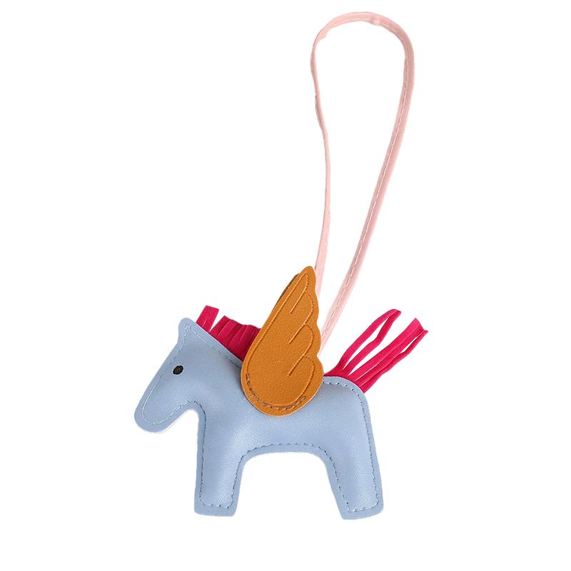 1Pc Horse Pendant Minimalist Bag Pendant Creativity Wing Decoration Cartoon Color Blocking Leather Pendant Car Keychain
