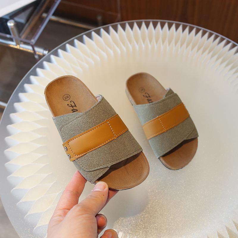 

Новые тапочки Модные Повседневные Универсальные Детские туфли Удобные Мягкая подошва Простые Мальчиковые туфли Ретро Плоские Классические Сандалии 2025 Шлепанцы 21insole13.7cm коричневый