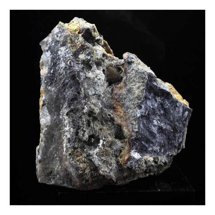 Pierres et Minéraux. Stolzite + Galène. 680.5 ct. Sainte-Lucie, Occitanie, France..