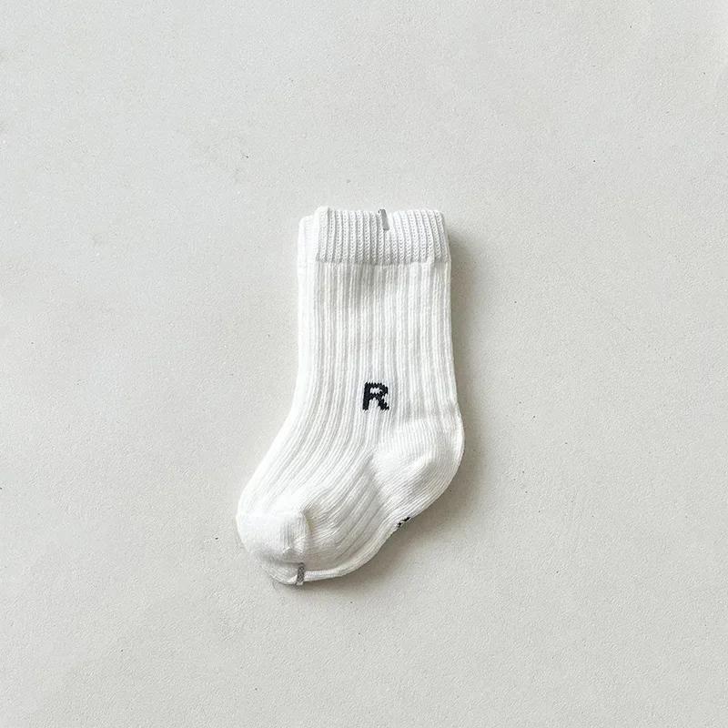 

Весенне-осенние детские школьные носки Корейская простота Белые Черные носки с буквой R Короткие носки для детей Малышей Мальчиков Девочек Хлопковые Полосатые носки S(0-2 Year)