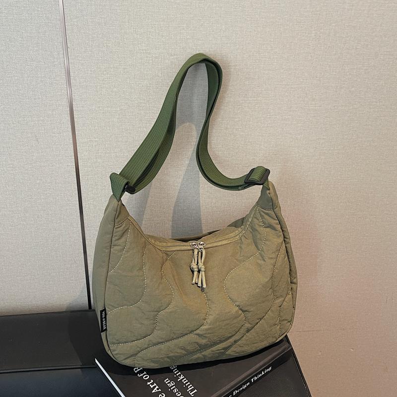 

New Japanese Style Quilted Shoulder Bag for Women Lightweight Padded Crossbody Tote Large Capacity Casual Commuter Bag 23-34-10CM зелёный