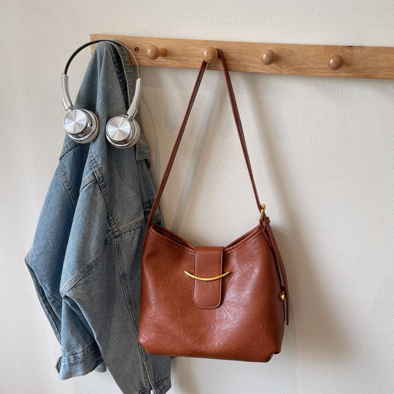 Premium Sense of Work Commuter Bag Women's New Retro Versatile Shoulder Bag Large Capacity Messenger Tote Bag