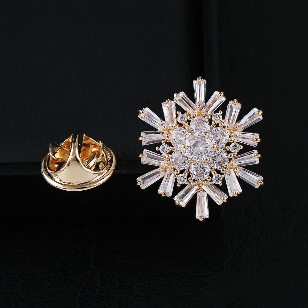 High-End Japanese Korean Snowflake Brooch for Women: Gold-Plated with Micro-Inlaid Zircon, Anti-Exposure Pin