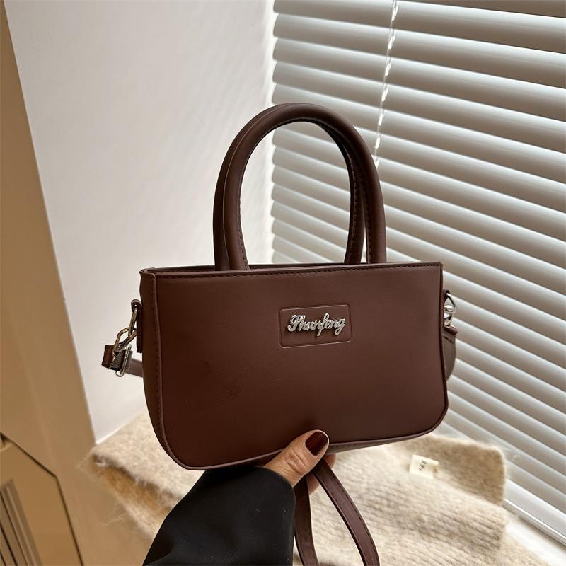 High-value handbag 2025 winter new niche design versatile ins shoulder messenger bag women