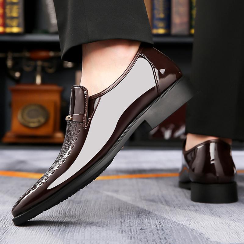 Designer New Men's Crocodile Pattern Metal Button Flats Shoes Moccasins Wedding Prom Homecoming Slip On Loafers Zapatos Hombre