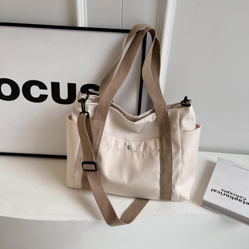 

Стильная холщовая сумка-тоут большой вместимости для работы и повседневных выходов в трендовых цветах лета 2024 года OffWhite