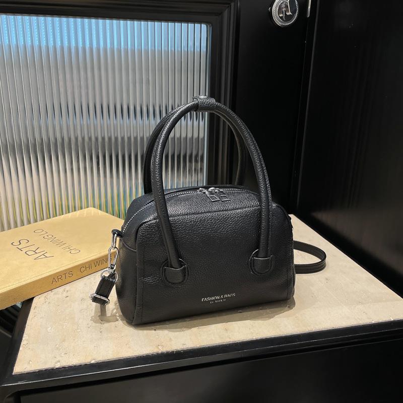 Niche Design Portable Bowling Bag Women's 2025 Spring New Fashion Versatile Single Shoulder Oblique Span Bag