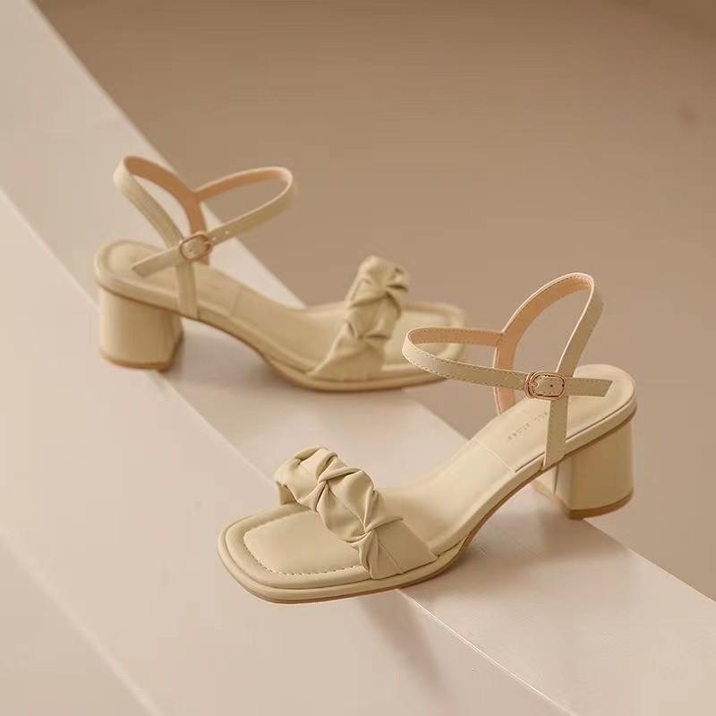 Summer new design unique fan versatile word with sandals with skirt fashion