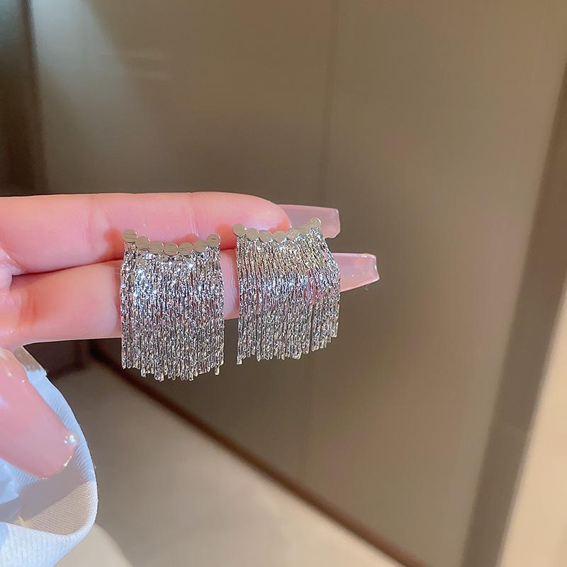 French Baroque Pearl Flower Tassel Earrings: Elegant Silver Needle Studs with a Light Luxury Touch