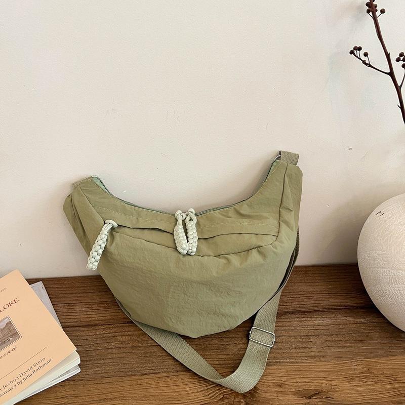 Korean version of high-value fashion solid color dumpling bag spring new simple shoulder bag casual nylon messenger bag
