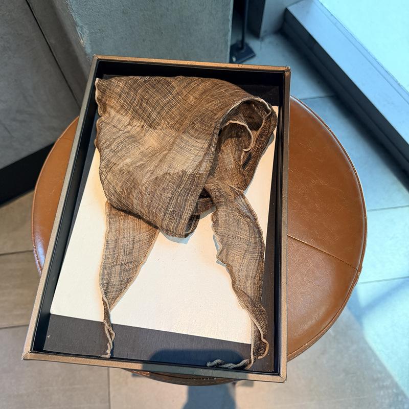 Trendy Versatile And Comfortable Neck Protection Scarf, Outer Decorative Fine Grid Triangular Scarf, Take A Photo Of The High-End Silk Scarf Scarf.